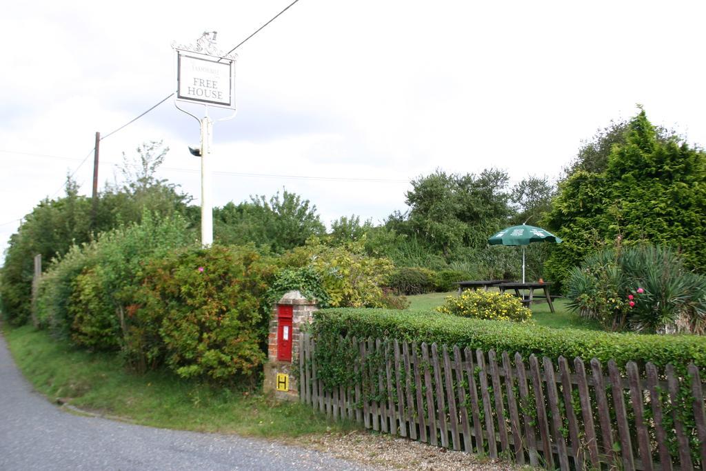 Farmhouse Inn Thaxted Екстериор снимка